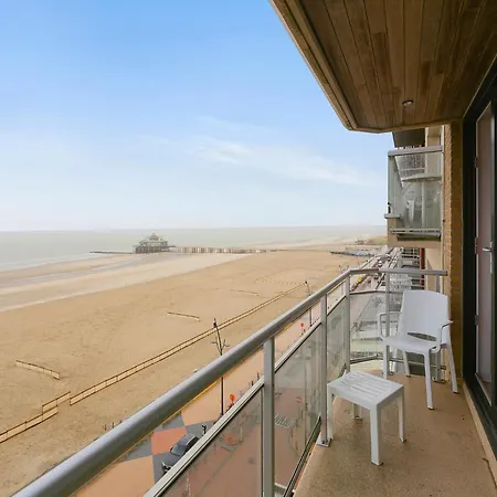 In Near Belgium Pier 布兰肯贝赫